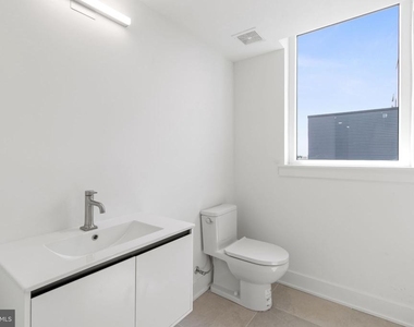 2000 Dreer Street - Photo Thumbnail 6