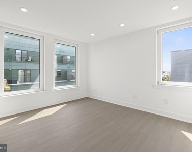 2000 Dreer Street - Photo Thumbnail 3