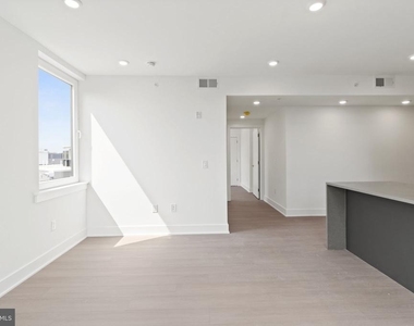 2000 Dreer Street - Photo Thumbnail 5