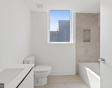 2000 Dreer Street - Photo Thumbnail 7