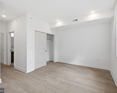 1230 W York Street - Photo Thumbnail 9