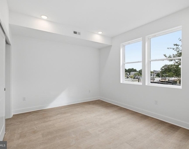 1230 W York Street - Photo Thumbnail 8
