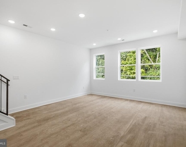 1230 W York Street - Photo Thumbnail 5