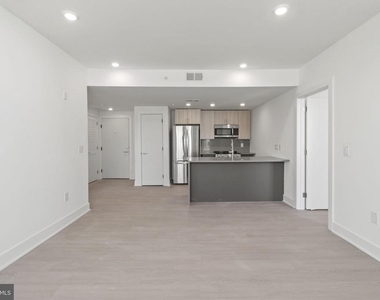 2000 Dreer Street - Photo Thumbnail 1
