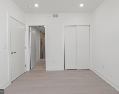 2000 Dreer Street - Photo Thumbnail 9