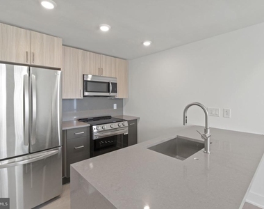 2000 Dreer Street - Photo Thumbnail 2