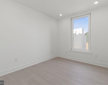 2000 Dreer Street - Photo Thumbnail 8