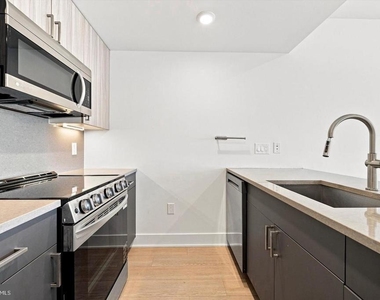 2000 Dreer Street - Photo Thumbnail 4