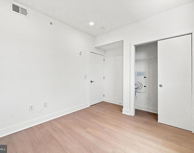 2000 Dreer Street - Photo Thumbnail 12