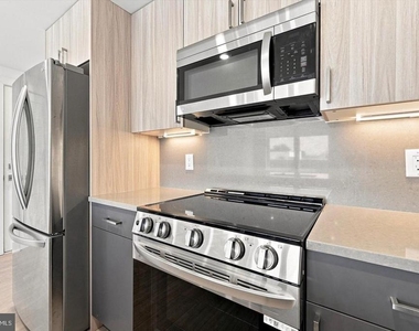 2000 Dreer Street - Photo Thumbnail 5