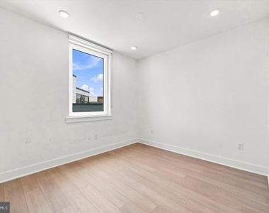 2000 Dreer Street - Photo Thumbnail 11