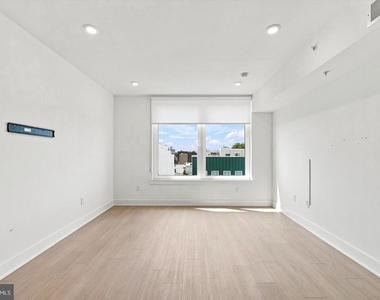 2000 Dreer Street - Photo Thumbnail 6