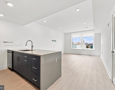 2000 Dreer Street - Photo Thumbnail 2