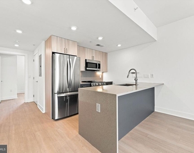2000 Dreer Street - Photo Thumbnail 3