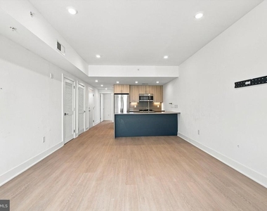 2000 Dreer Street - Photo Thumbnail 8