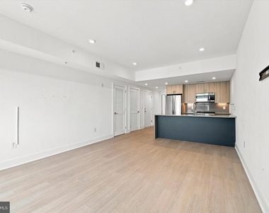 2000 Dreer Street - Photo Thumbnail 9