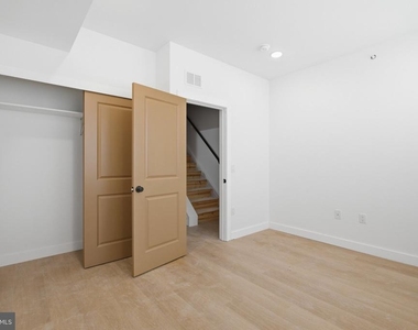 1542 W York Street - Photo Thumbnail 3