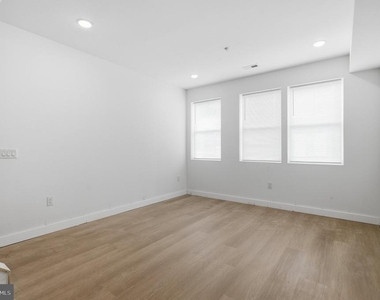 1542 W York Street - Photo Thumbnail 10