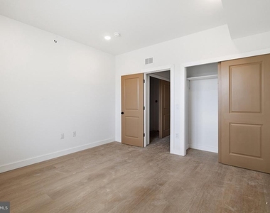 1542 W York Street - Photo Thumbnail 13