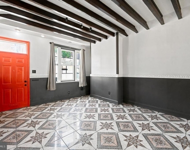 102 E Huntingdon Street - Photo Thumbnail 4
