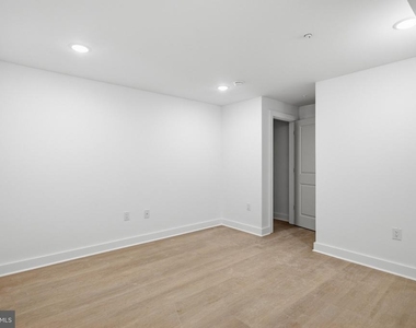 1230 W York Street - Photo Thumbnail 14