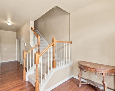 290 Linden Park Lane - Photo Thumbnail 4