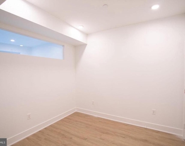 1325 N Lee Street - Photo Thumbnail 14