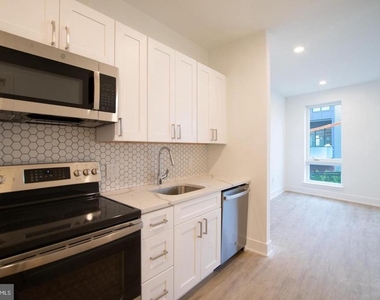 1325 N Lee Street - Photo Thumbnail 9