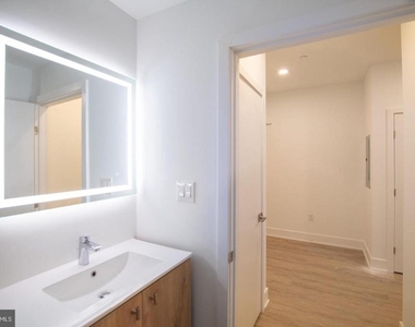 1325 N Lee Street - Photo Thumbnail 22