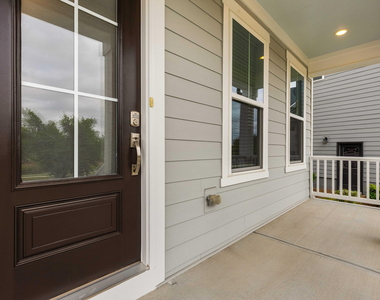 912 Village View Lane - Photo Thumbnail 2