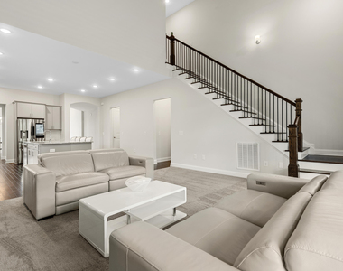 912 Village View Lane - Photo Thumbnail 16