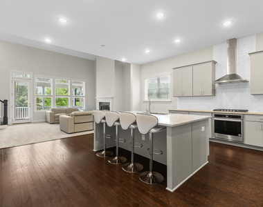 912 Village View Lane - Photo Thumbnail 9