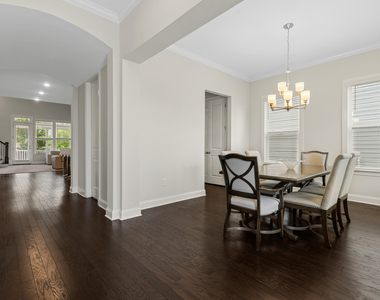 912 Village View Lane - Photo Thumbnail 4