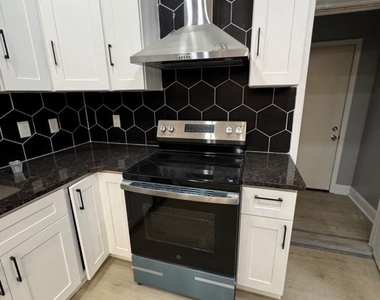 3346 N Smedley Street - Photo Thumbnail 8