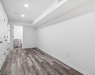 1219 W Butler Street - Photo Thumbnail 6