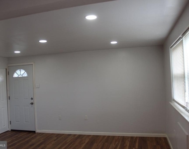 515 Foster Street - Photo Thumbnail 5