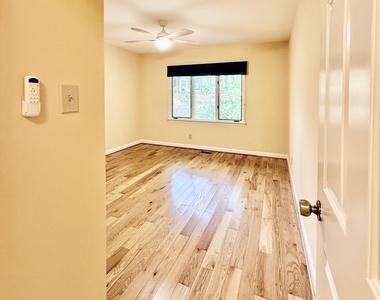 106 Montrose Drive - Photo Thumbnail 28