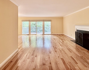 106 Montrose Drive - Photo Thumbnail 6