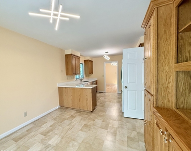 106 Montrose Drive - Photo Thumbnail 23