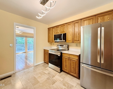 106 Montrose Drive - Photo Thumbnail 18