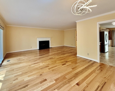 106 Montrose Drive - Photo Thumbnail 16