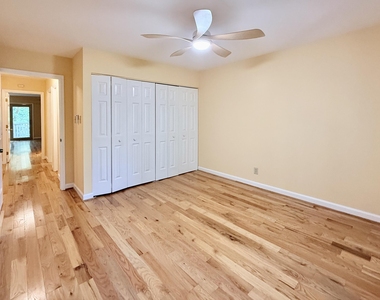 106 Montrose Drive - Photo Thumbnail 30