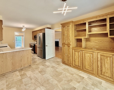 106 Montrose Drive - Photo Thumbnail 22
