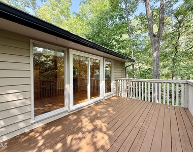 106 Montrose Drive - Photo Thumbnail 14
