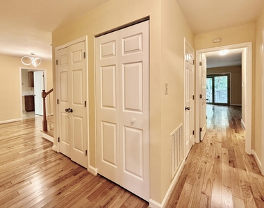 106 Montrose Drive - Photo Thumbnail 32