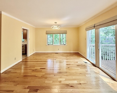 106 Montrose Drive - Photo Thumbnail 9