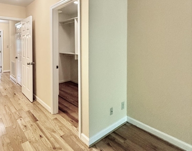 106 Montrose Drive - Photo Thumbnail 41