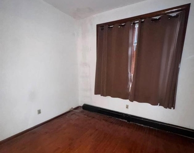 727 S 16th Street - Photo Thumbnail 3