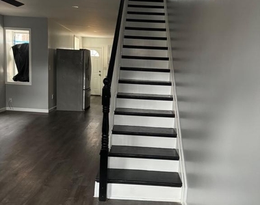 3146 Custer Street - Photo Thumbnail 1