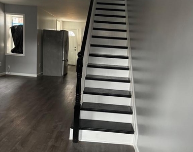3146 Custer Street - Photo Thumbnail 2